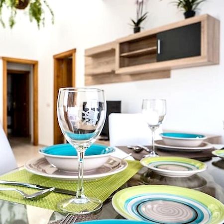 Comfortable House In Tias With Free Parking ภายนอก รูปภาพ