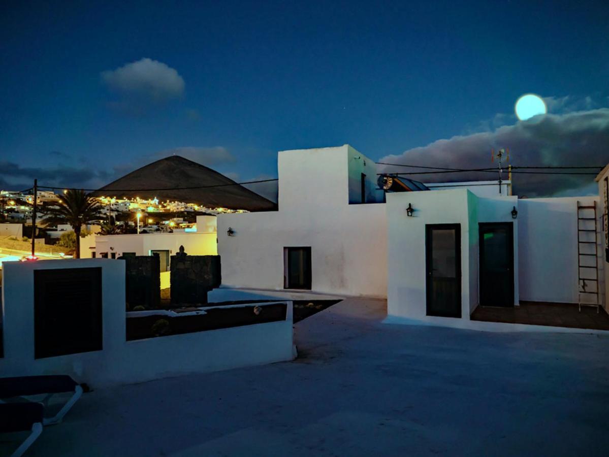 Comfortable House In Tias With Free Parking ภายนอก รูปภาพ