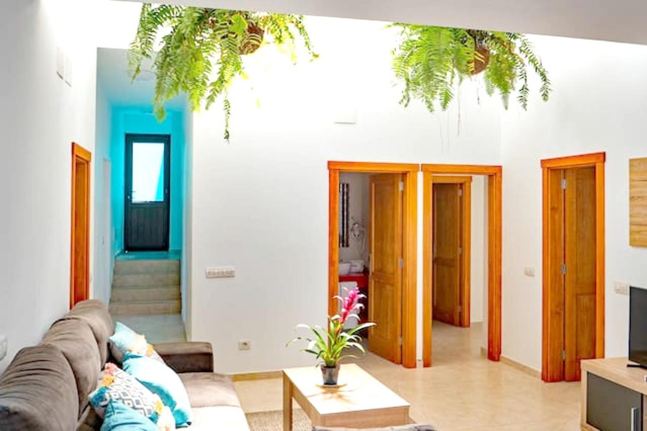 Comfortable House In Tias With Free Parking ภายนอก รูปภาพ