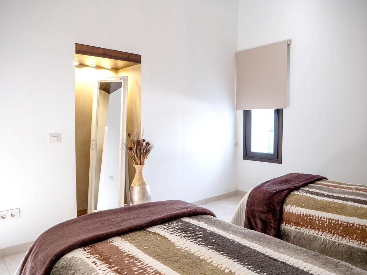 Comfortable House In Tias With Free Parking ภายนอก รูปภาพ