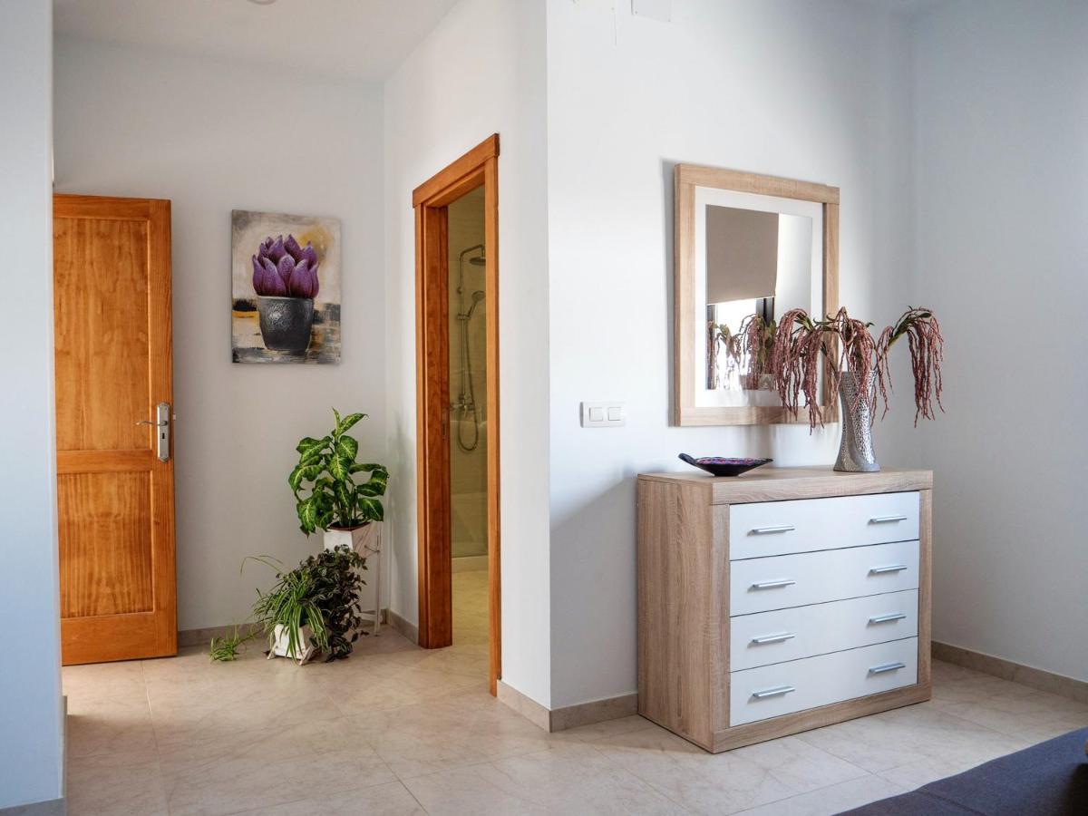 Comfortable House In Tias With Free Parking ภายนอก รูปภาพ