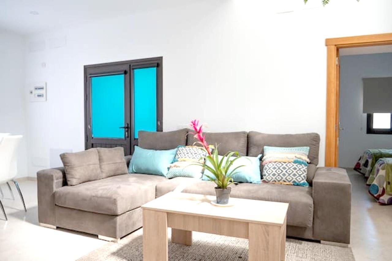 Comfortable House In Tias With Free Parking ภายนอก รูปภาพ