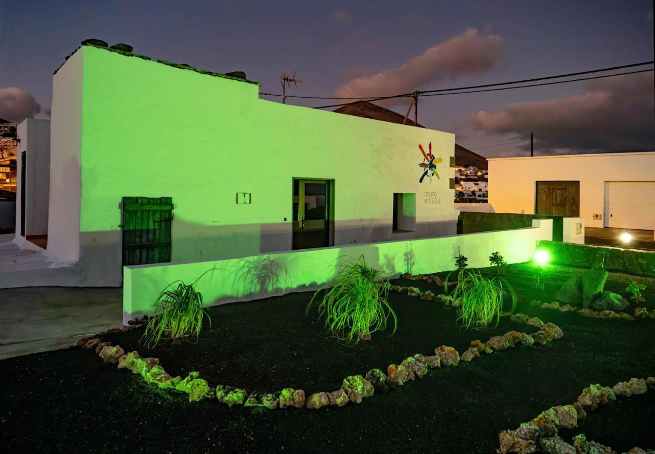 Comfortable House In Tias With Free Parking ภายนอก รูปภาพ