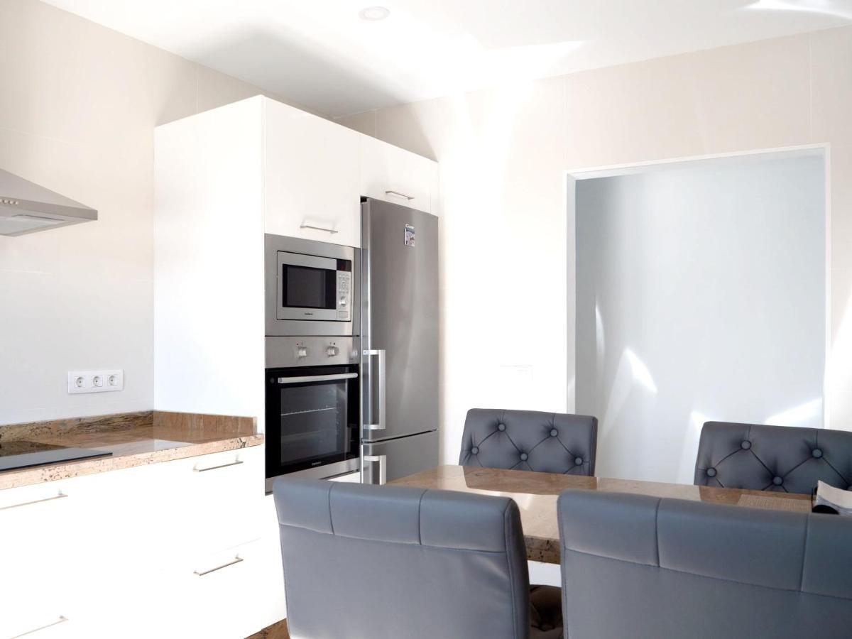 Comfortable House In Tias With Free Parking ภายนอก รูปภาพ